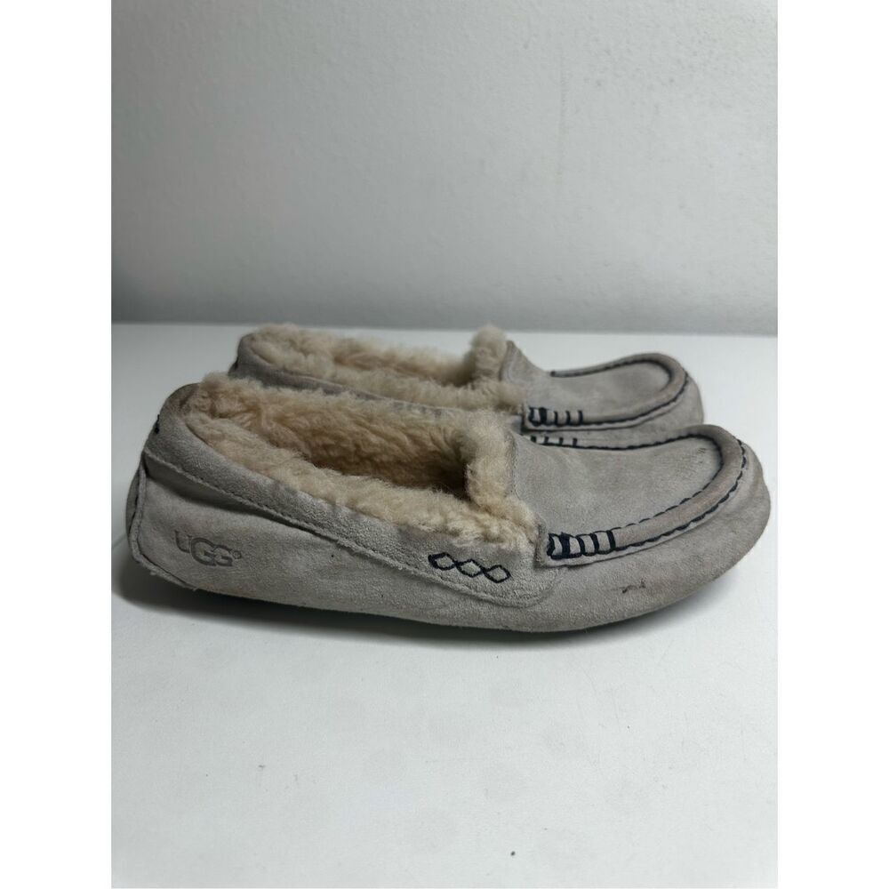 Ugg Ansley Light Grey Slippers Women’s Size 7 US /24 Japan See Description